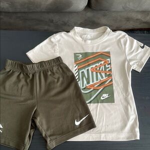 Nike Kids White and Green Graphic T-Shirt